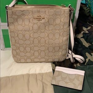 Small crossbody coach purse.